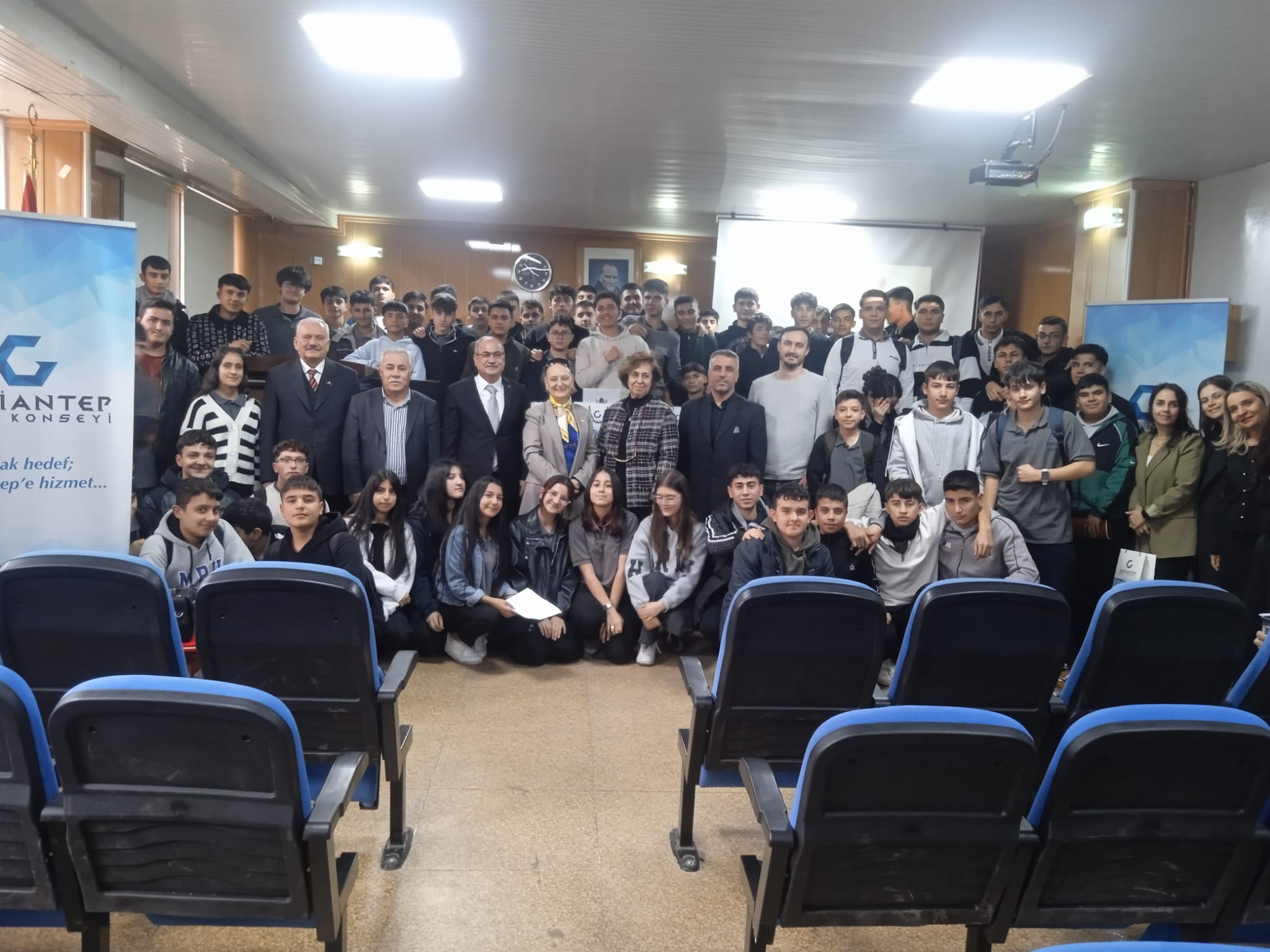 Eğitim Çalışma Grubu'ndan Öğretmenler Günü Kutlaması 